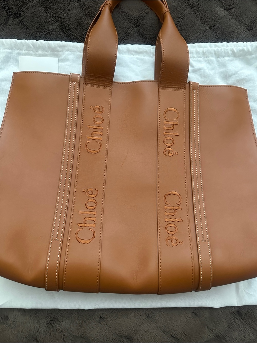 Chloé Caramel Brown Leather Tote with Embossed Logo Straps - Picture 2 of 8